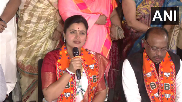 Navneet Rana joins BJP Navneet Rana joins BJP