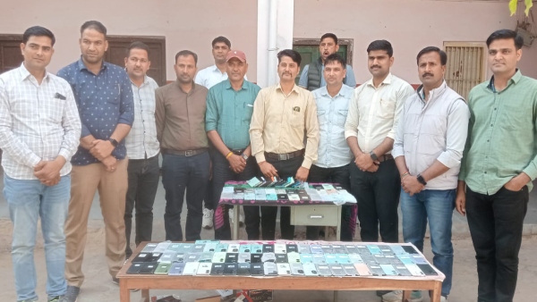 in-rajasthan-a-gang-of-mobile-theft-has-been-caught-by-dausa-police-who-was-selling-it-on-olx-anot in-rajasthan-a-gang-of-mobile-theft-has-been-caught-by-dausa-police-who-was-selling-it-on-olx-anot