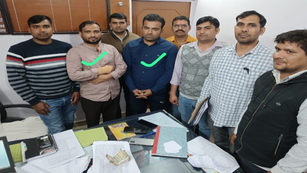 patwaris-asked-for-bribe-to-open-transfer-of-land-in-bharatpur-rajasthan-two-patwaris-arrested-red