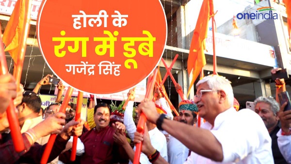 in-jodhpur-union-minister-gajendra-singh-was-seen-in-political-attire-swinging-with-a-dandiya in-jodhpur-union-minister-gajendra-singh-was-seen-in-political-attire-swinging-with-a-dandiya