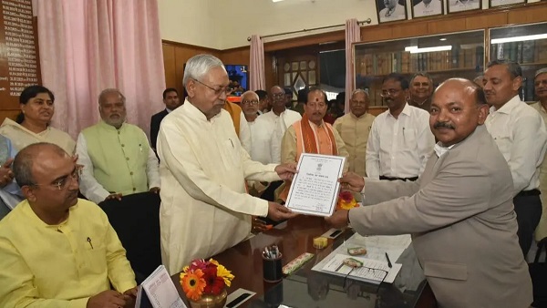 CM Nitish Kumar K Saath Sabhi MLC Ummeedwar Nirvirodh Jeete Bihar MLC Samachar