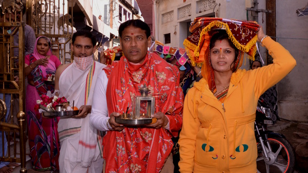 urmila jain bhaya with husband urmila jain bhaya with husband