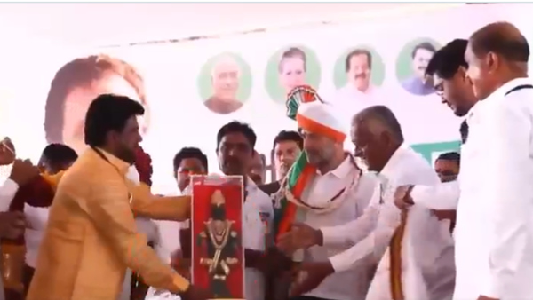 Rahul Gandhi idol of Lord Vitthal gift
