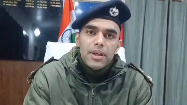 pauri garhwal Audio inviting people drink liquor police chowki Holi viral female employee accused