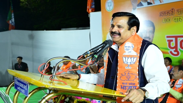 Mahendra Singh made hundreds of workers including Mohan Rathore of Congress Kisan Morcha join BJP