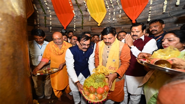 WWE superstar The Great Khali and Madhya Pradesh CM Mohan Yadav reached Bageshwar Dham