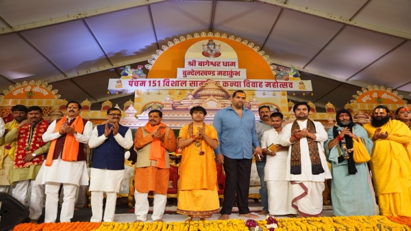 WWE superstar The Great Khali and Madhya Pradesh CM Mohan Yadav reached Bageshwar Dham