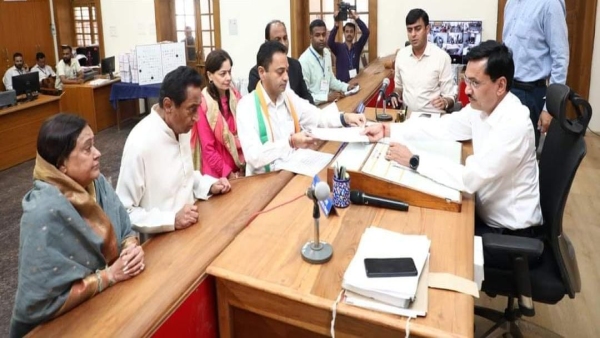 Congress candidate Nakul Nath filed nomination papers former CM Kamal Nath was also present