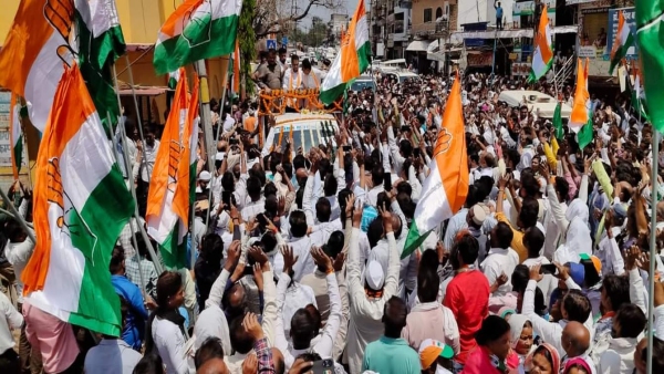I dedicated my youth for Chhindwara Kamal Nath became emotional in Nakul Nath s nomination rally