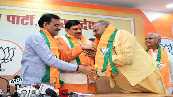 Shashank Bhargava joins BJP in bhopal Big blow to Congress Suresh Pachauri was present
