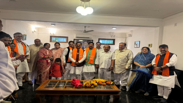 Deepak Saxena joined BJP CM mohan Yadav and Kailash Vijayvargi got membership congress leader