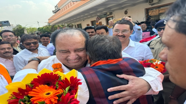 Deepak Saxena joined BJP CM mohan Yadav and Kailash Vijayvargi got membership congress leader