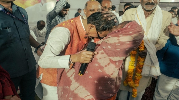 Shivraj Singh Chauhan said in the Holi Milan function of Budhni - Will give lotus gift to PM Modi Shivraj Singh Chauhan said in the Holi Milan function of Budhni - Will give lotus gift to PM Modi