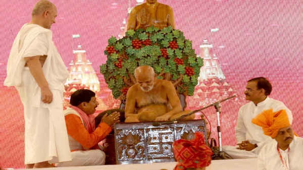 Mohan Yadav and VD Sharma participated in the Acharya Padarohan Mahamahotsav in Kundalpur of Damoh