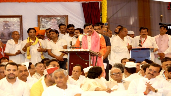 Mohan Yadav and VD Sharma participated in the Acharya Padarohan Mahamahotsav in Kundalpur of Damoh