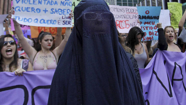 महिलाओं में काफी खुशी