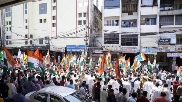 Congress candidate Arun Srivastava show of strength during nomination papers Jitu Patwari joins