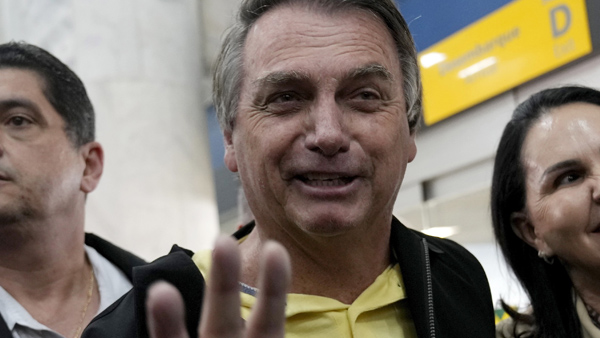 राष्ट्रपति की बिना मास्क रैली