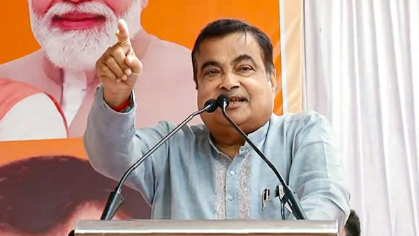 Nitin Gadkari faint