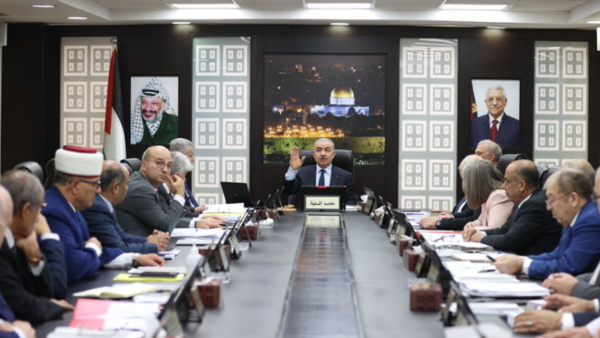 Palestinian government sworn in