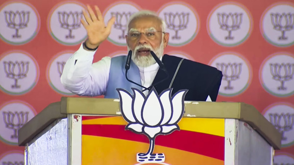 PM Modi take Amitabh Bachchan