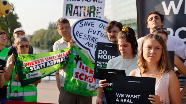 France introduce anti Muslim draft in parliament tomorrow protesters slams French government