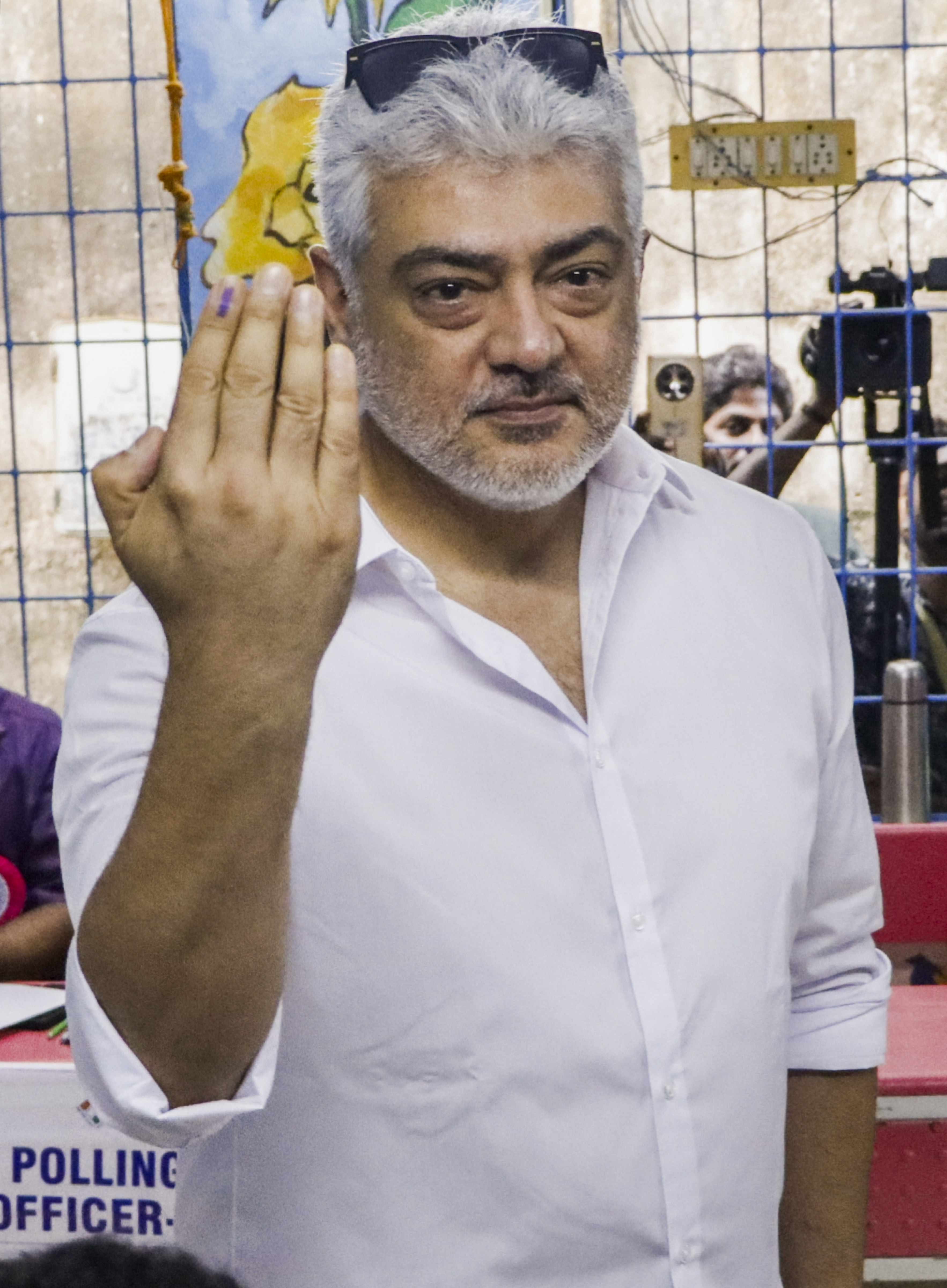 Tamil Nadu lok sabha chunav: साउथ के सुपरस्टार अभिनेता अजित कुमार ने डाला वोट