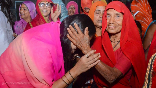 Vaibhav Gehlot wife Himanshi