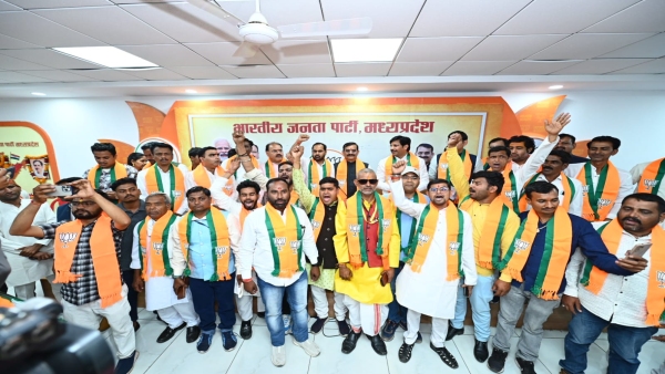 Panchayat Member Organization President Vinay Mehar joins BJP Berasia Congress gets a big blow Panchayat Member Organization President Vinay Mehar joins BJP Berasia Congress gets a big blow