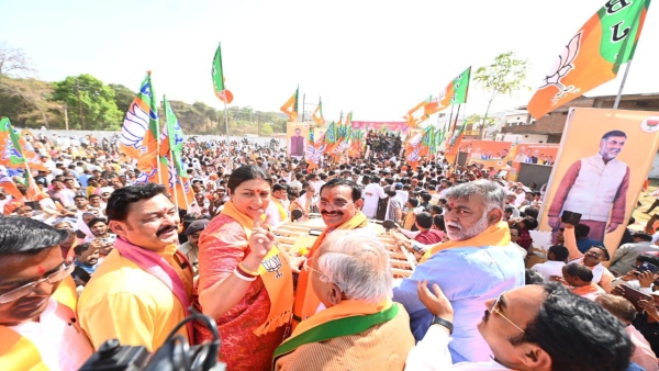 Smriti Irani mocked the opposition alliance in Panna said- Opposition has to be injected VD Sharma