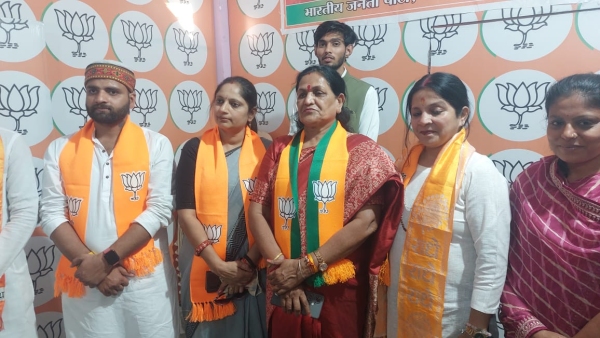 Women MP Maya Narolia replied to Randeep Surjewala regarding Hema Malini