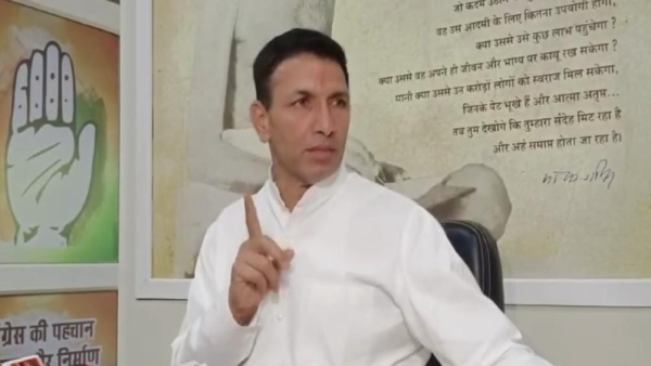 Congress support to former IAS officer Raja Bhaiya in front of VD Sharma from Khajuraho Jitu Patwari statement