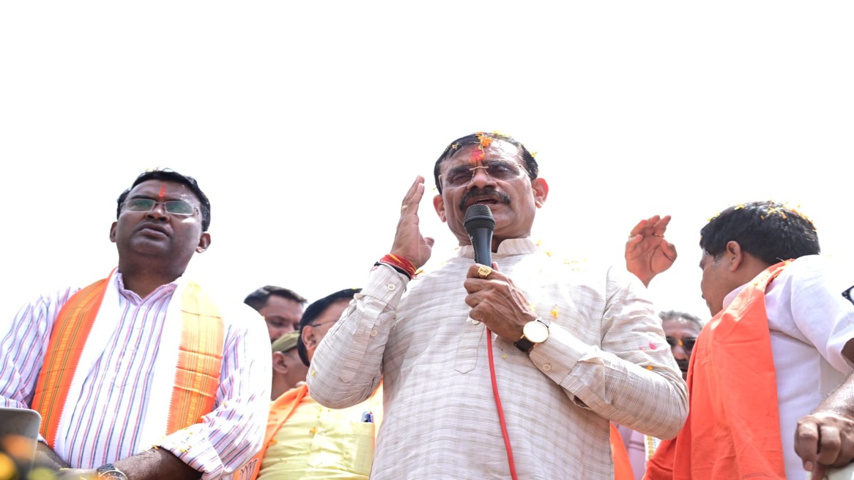 Vishnudutt Sharma contacted two dozen villages of Gunnaur of Panna and addressed street meetings Vishnudutt Sharma contacted two dozen villages of Gunnaur of Panna and addressed street meetings