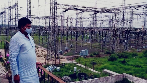 Arbitrariness of Sukhasevnia power house meters installed in open on DP residents of Krishna Dham Colony upset Arbitrariness of Sukhasevnia power house meters installed in open on DP residents of Krishna Dham Colony upset