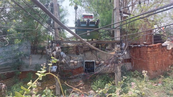 Arbitrariness of Sukhasevnia power house meters installed in open on DP residents of Krishna Dham Colony upset Arbitrariness of Sukhasevnia power house meters installed in open on DP residents of Krishna Dham Colony upset