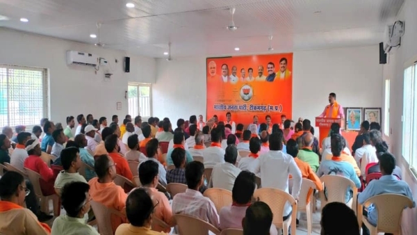 Hitanand ji addressed the meeting of Namo Youth Conference and Shakti Kendra in Tikamgarh