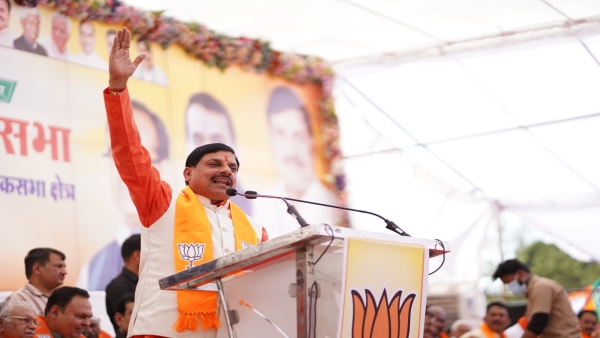 CM Mohan Yadav Jyotiraditya Scindia and Shivraj singh Chauhan raised Hanuman mace in Shivpuri CM Mohan Yadav Jyotiraditya Scindia and Shivraj singh Chauhan raised Hanuman mace in Shivpuri