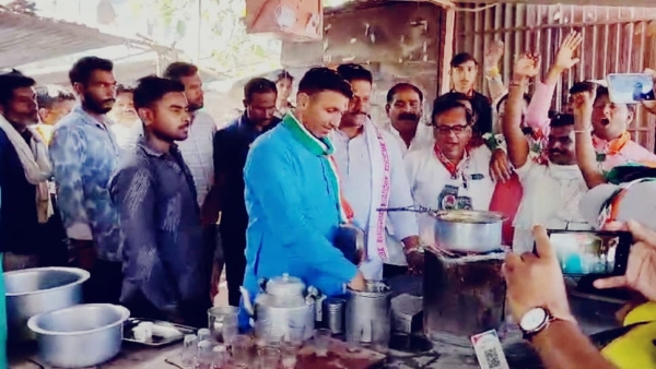 Narsinghpur Jitu Patwari made tea with Hoshangabad Lok Sabha congress candidate Sanjay Sharma