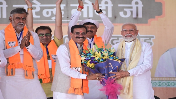 Narendra Modi lashed out at India alliance in Damoh said- corrupt leaders are anxious to guarantee me