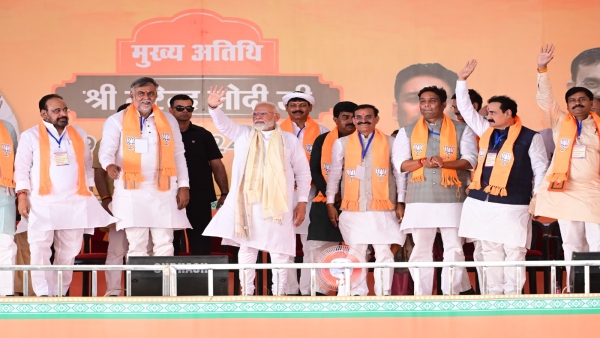 Narendra Modi lashed out at India alliance in Damoh said- corrupt leaders are anxious to guarantee me