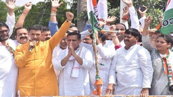 Jeetu Patwari arrived in Sagar by helicopter Guddu Raja filed nomination papers