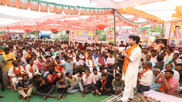 Jyotiraditya Scindia in Pichor said that Congress is hungry for power lok sabha elections 2024