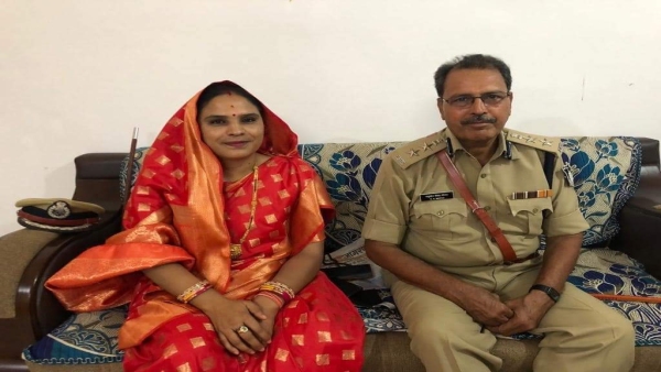 Retired IPS wife came to seek votes for Digvijay Singh challenged Jaivardhan know who is Mamta Meena