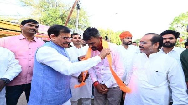 Jayant Malaiya reprimanded the polling team MP VD Sharma angry over delay in voting 38 voting