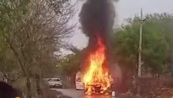 Rajgarh groom s moving car suddenly caught fire wedding guests saved his life by jumping