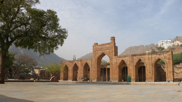 Adhai Din Ka Jhonpra mosque