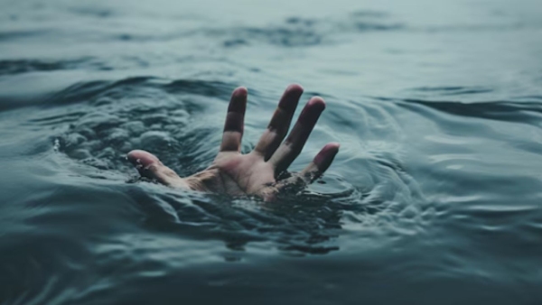 Poicha Gujarat 7 feared drowned in Narmada River