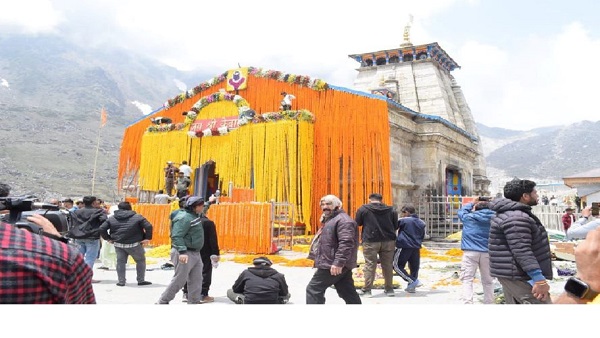 char dham yatra FIR against who defame officers mobiles will remain open 24 hours CS strict decisions