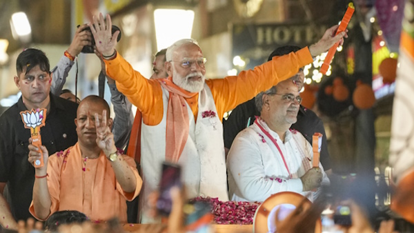 PM Modi in Kashi Road Show