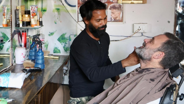 Rahul Gandhi in Rae Bareli Salon Rahul Gandhi in Rae Bareli Salon